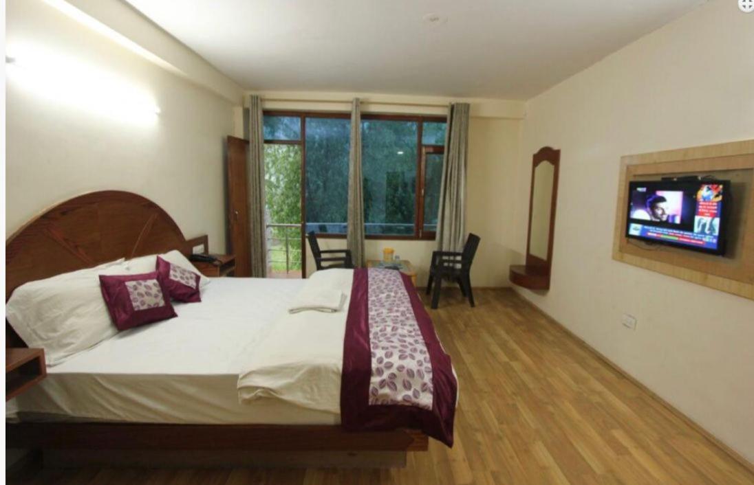 Hotel Devlok Inn Манали Экстерьер фото